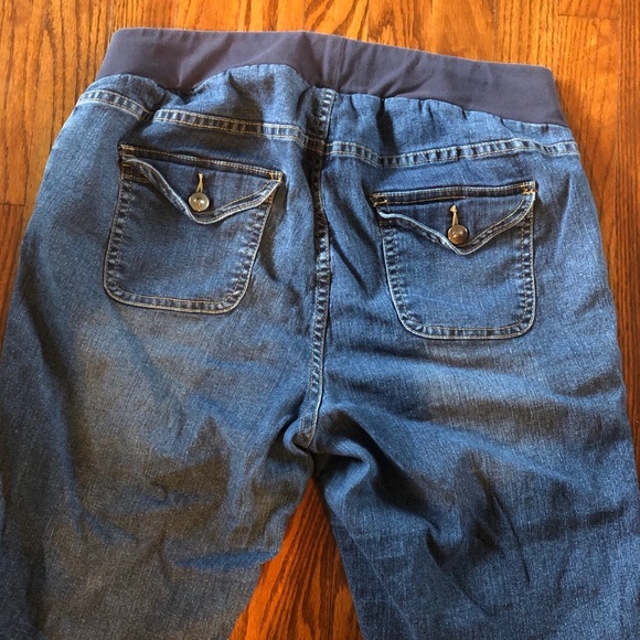 Maternity jean shorts - Picture 2 of 3